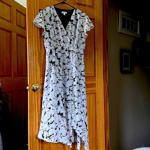 Women’s short sleeve, white and black dress